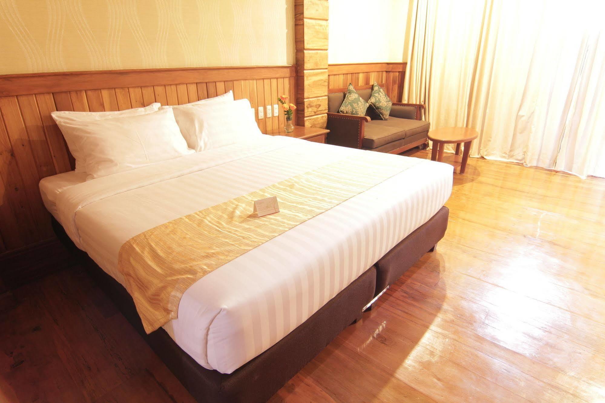 Alta D' Tagaytay Hotel Tagaytay City Exteriör bild