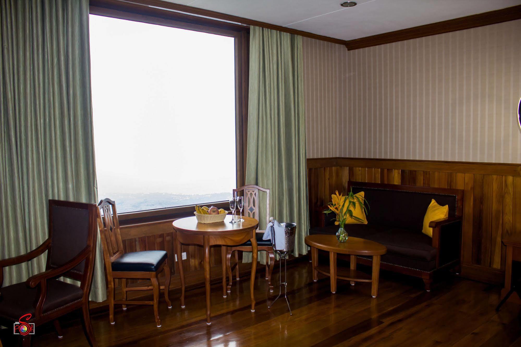 Alta D' Tagaytay Hotel Tagaytay City Exteriör bild